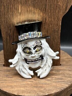Modern Spooky Face Pin Brooch Silver Tone 2” Long Halloween Top hat Ghost Goth